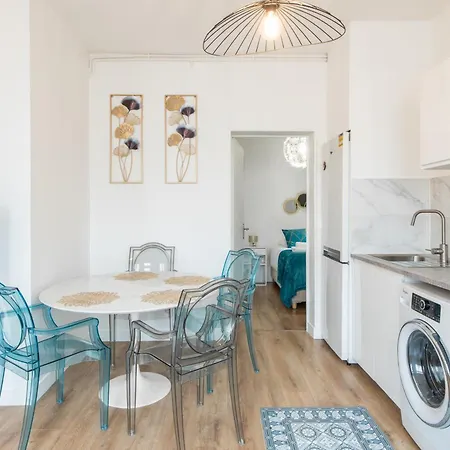 Spacious And Bright 2-bedroom Large Very Close To Paris - Near Metro Appartamento