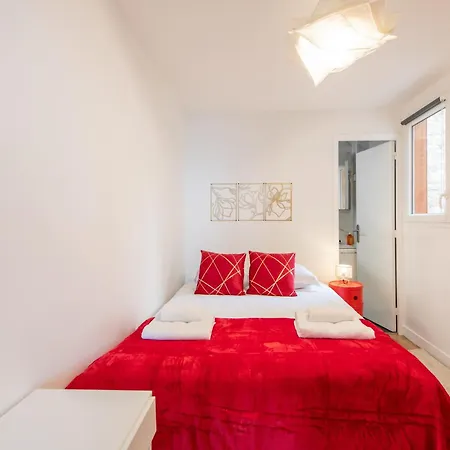 Spacious And Bright 2-bedroom Large Very Close To Paris - Near Metro