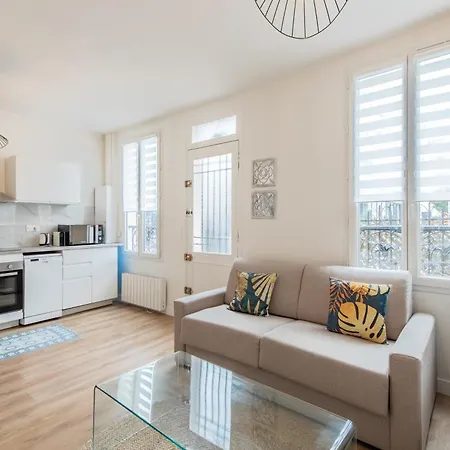 Spacious And Bright 2-bedroom Large Very Close To Paris - Near Metro *